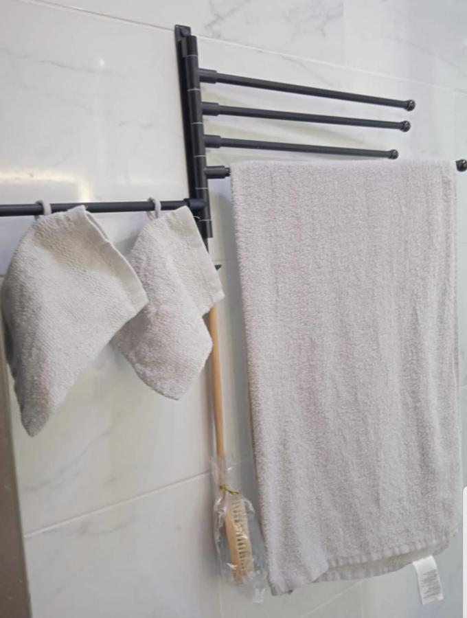 Tout Confort - Clim- Salle De Bain Commune Nîmes Exteriér fotografie
