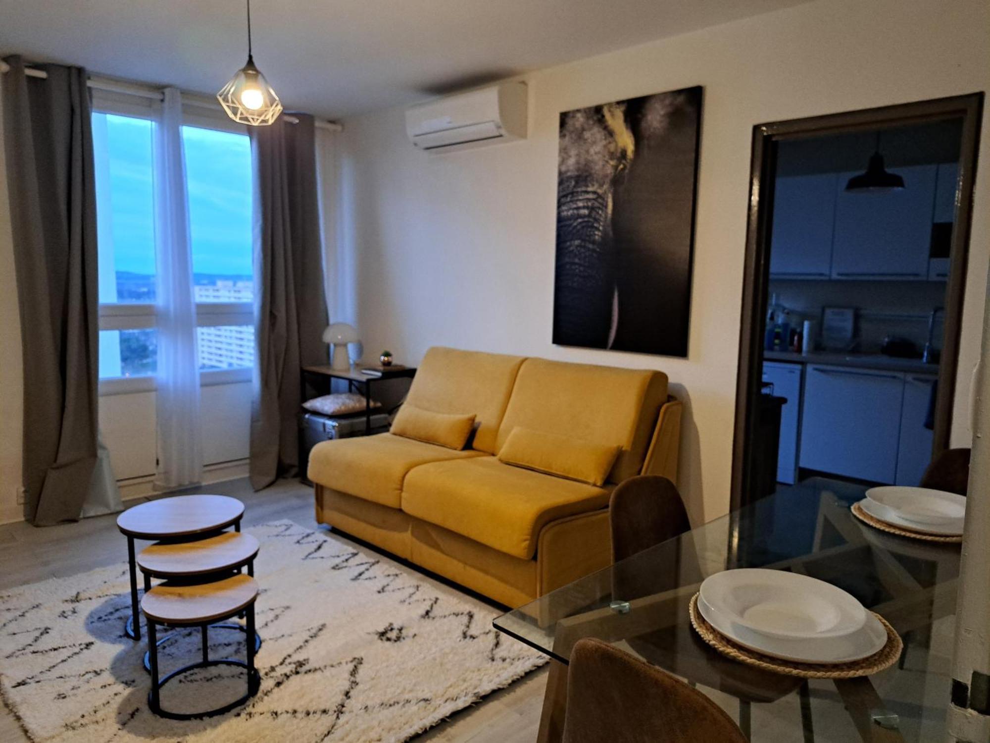 Tout Confort - Clim- Salle De Bain Commune Nîmes Exteriér fotografie